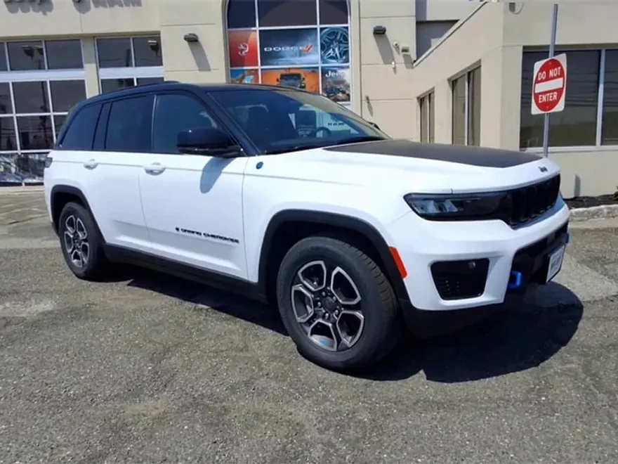 2022 Jeep Cherokee Trailhawk 4xe photo 1