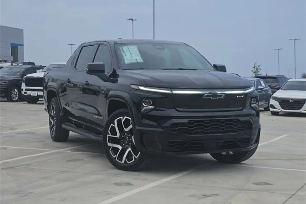 2024 Chevrolet Silverado EV RST photo 1