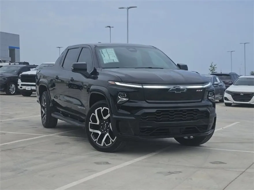 2024 Chevrolet Silverado EV RST photo 1