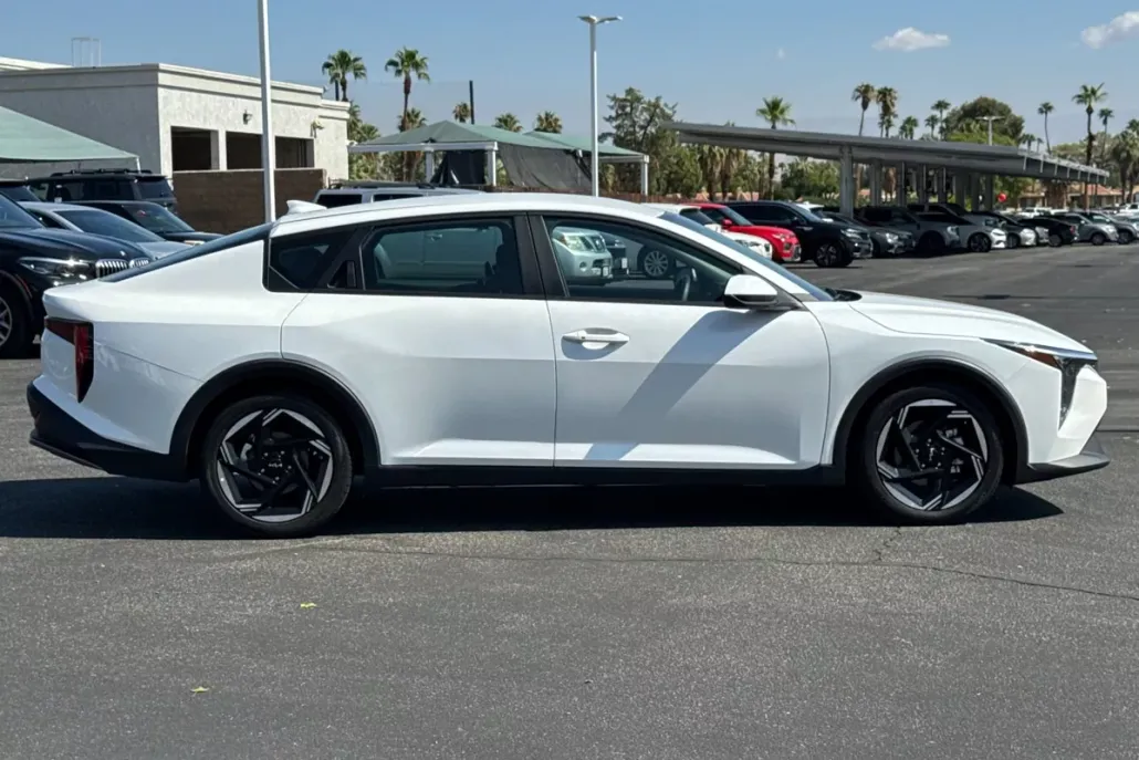2025 Kia K4 EX photo 1