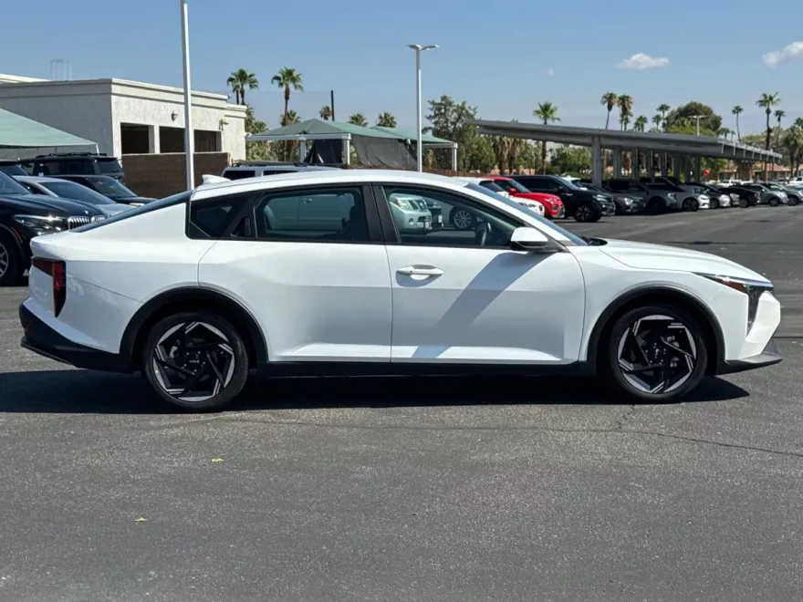 2025 Kia K4 EX photo 1