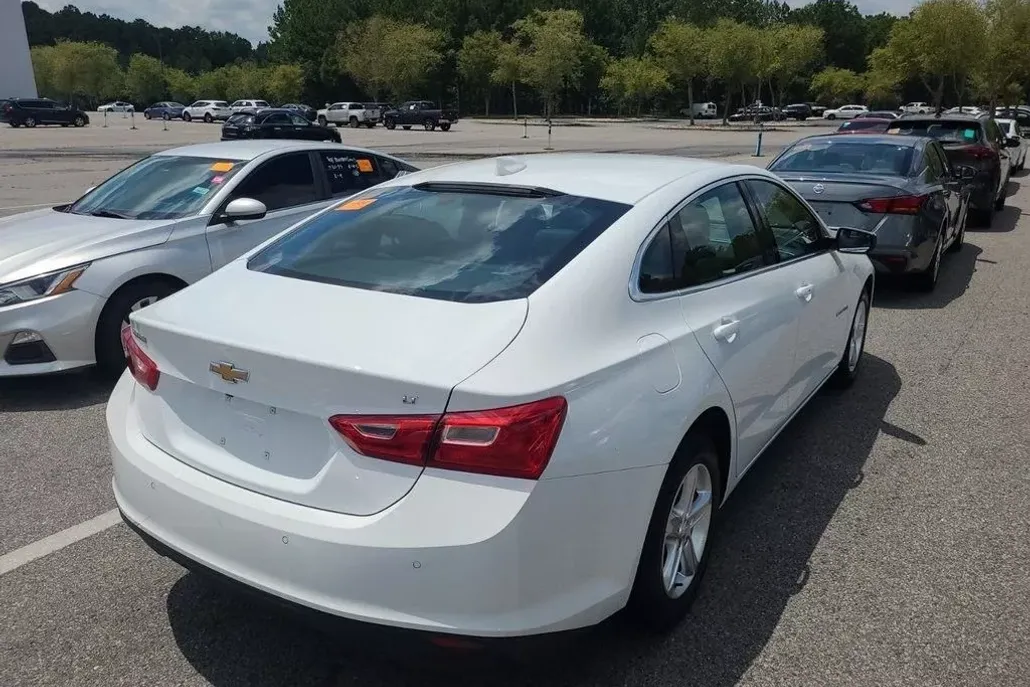2024 Chevrolet Malibu 1LT photo 1