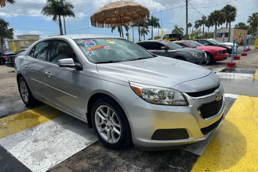 2015 Chevrolet Malibu 1LT photo 1