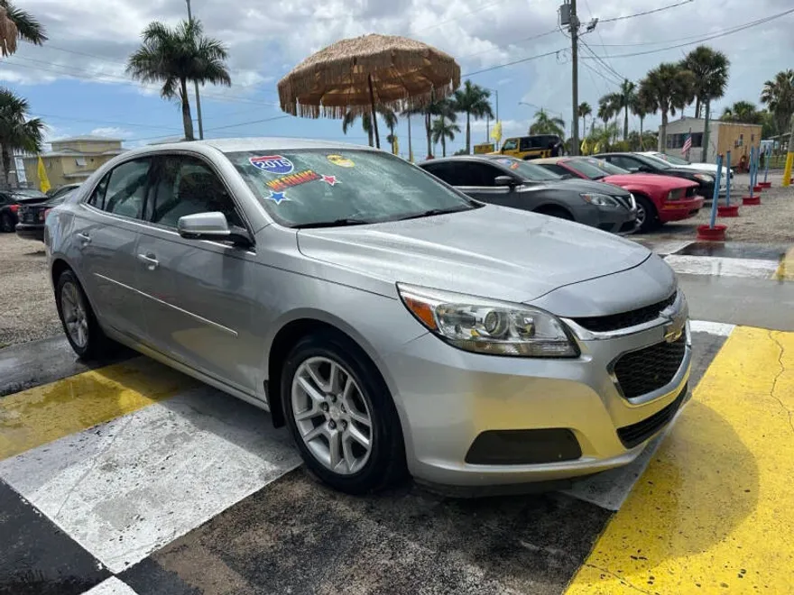 2015 Chevrolet Malibu 1LT photo 1