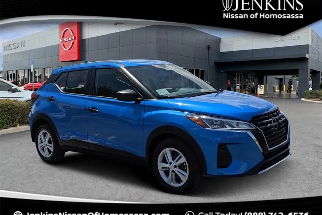 2025 Nissan Kicks Play S photo 1