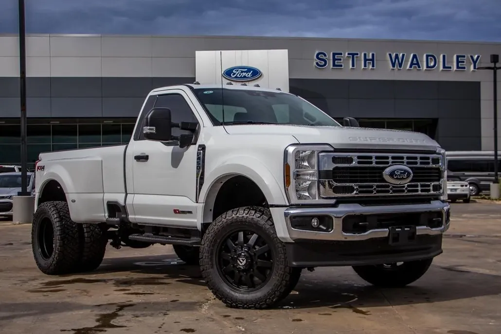 2025 Ford F-450 XLT photo 1