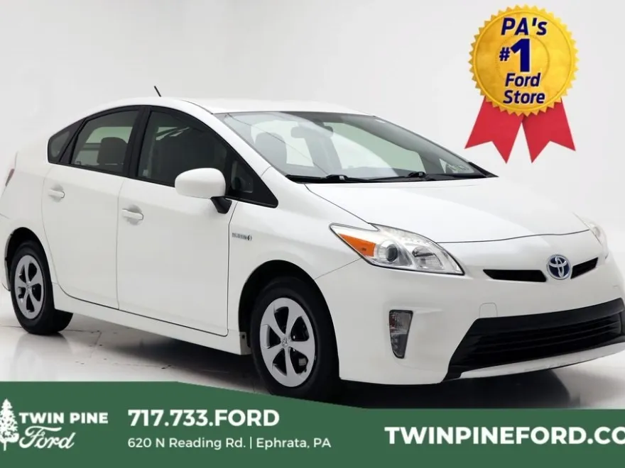 2013 Toyota Prius One photo 1