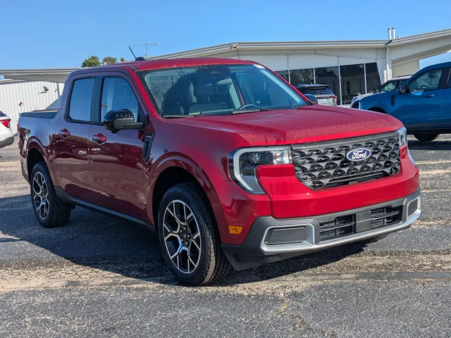 2025 Ford Maverick Lariat photo 1