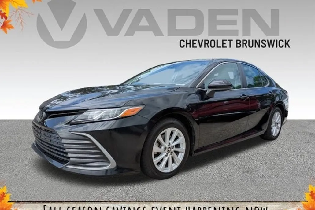 2022 Toyota Camry LE photo 1