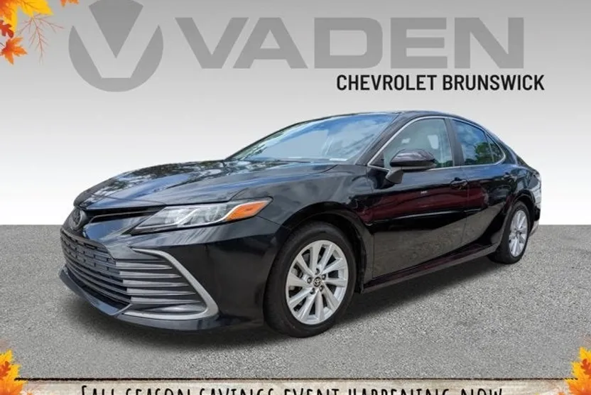 2022 Toyota Camry LE photo 1