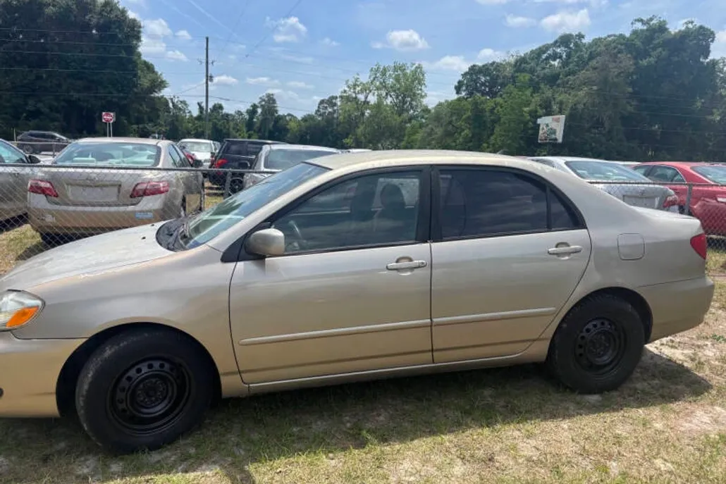 2006 Toyota Corolla LE photo 1