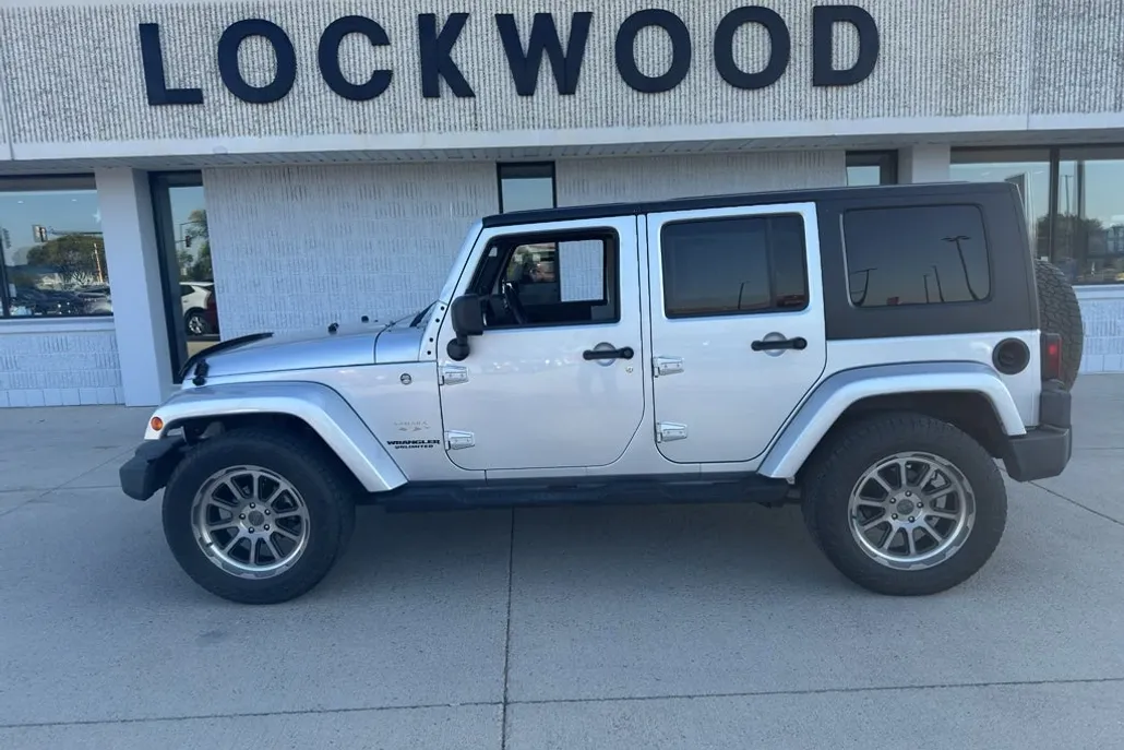 2008 Jeep Wrangler Unlimited Sahara photo 1