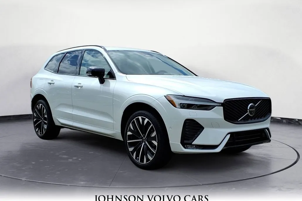 2026 Volvo XC60 B5 photo 1