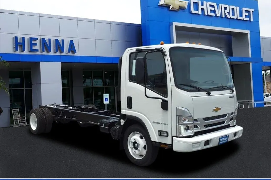2025 Chevrolet Silverado 4500HD Base photo 1