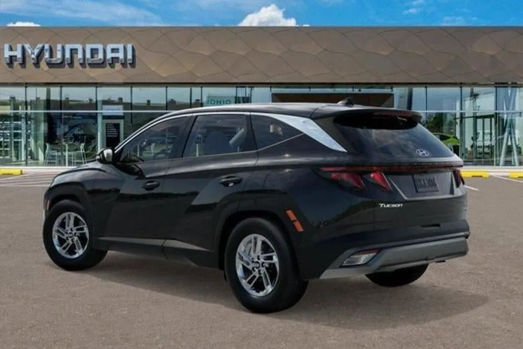2026 Hyundai Tucson SE photo 1