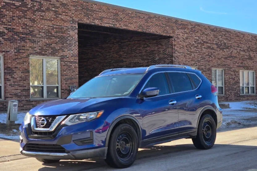 2017 Nissan Rogue S photo 1