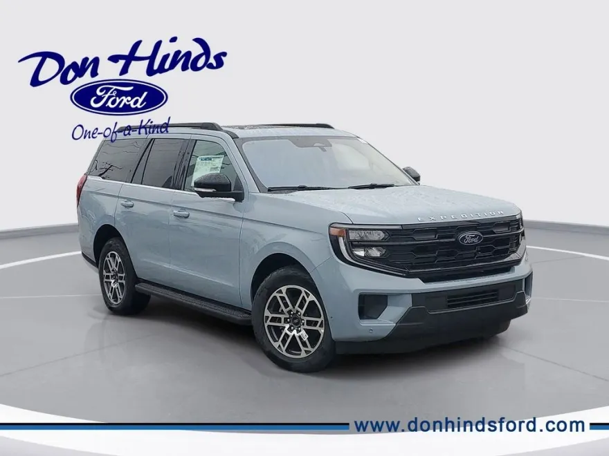2025 Ford Expedition photo 1