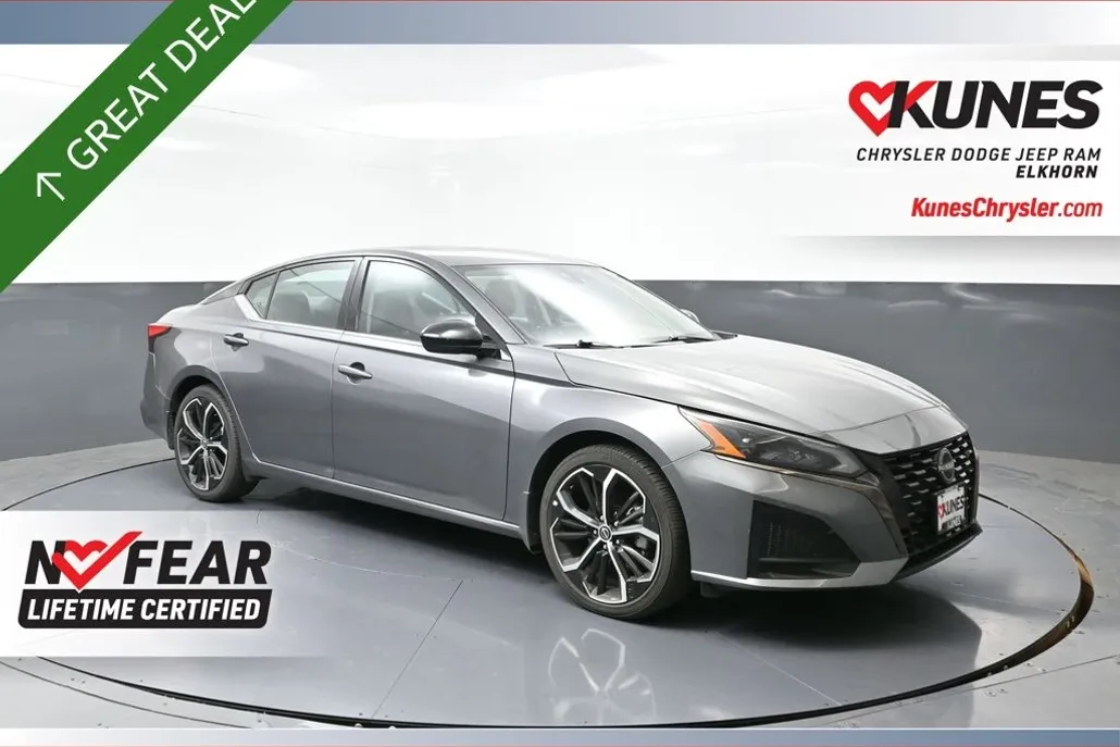 2024 Nissan Altima 2.5 SR photo 1