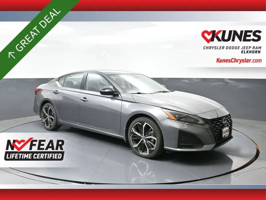 2024 Nissan Altima 2.5 SR photo 1