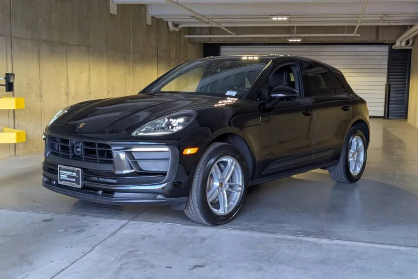 2025 Porsche Macan photo 1