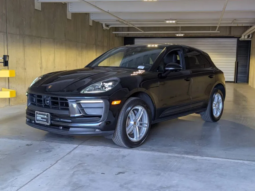 2025 Porsche Macan photo 1