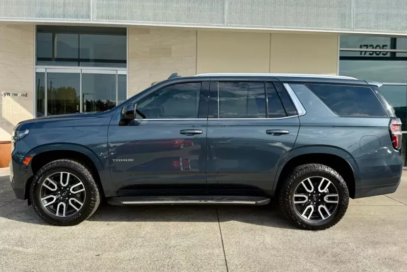 2021 Chevrolet Tahoe LT photo 1