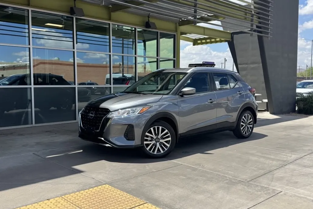 2023 Nissan Kicks SV photo 1