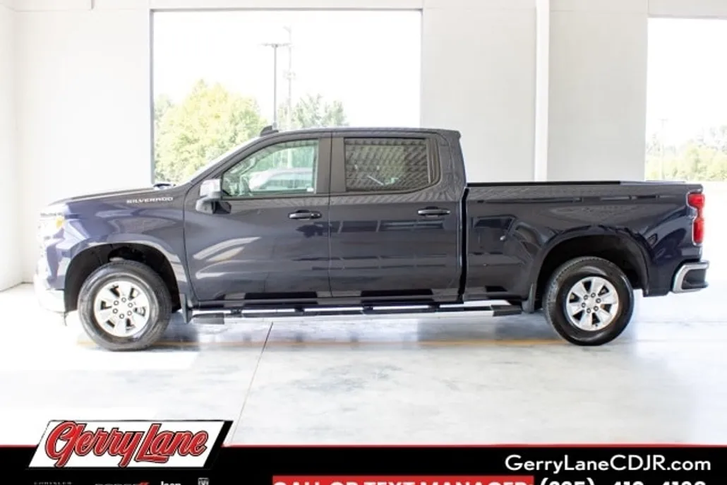 2024 Chevrolet Silverado 1500 LT photo 1