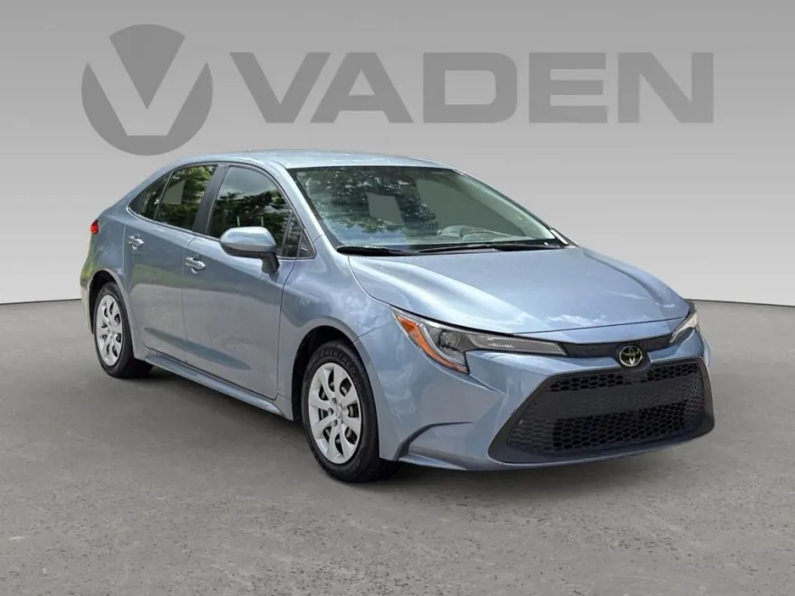 2022 Toyota Corolla LE photo 1