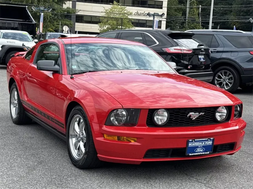 2005 Ford Mustang V6 Premium photo 1