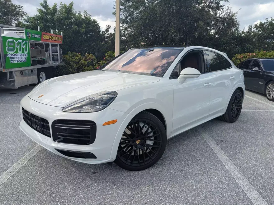 2022 Porsche Cayenne Coupe Turbo photo 1