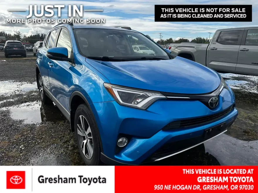 2016 Toyota RAV4 XLE photo 1