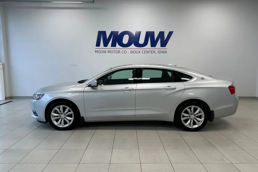 2018 Chevrolet Impala 1LT photo 1