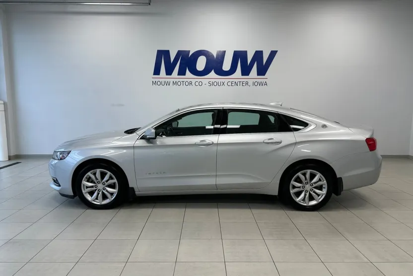 2018 Chevrolet Impala 1LT photo 1