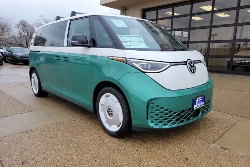 2025 Volkswagen ID. Buzz photo 1