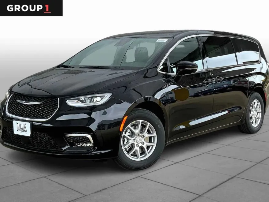 2025 Chrysler Pacifica photo 1