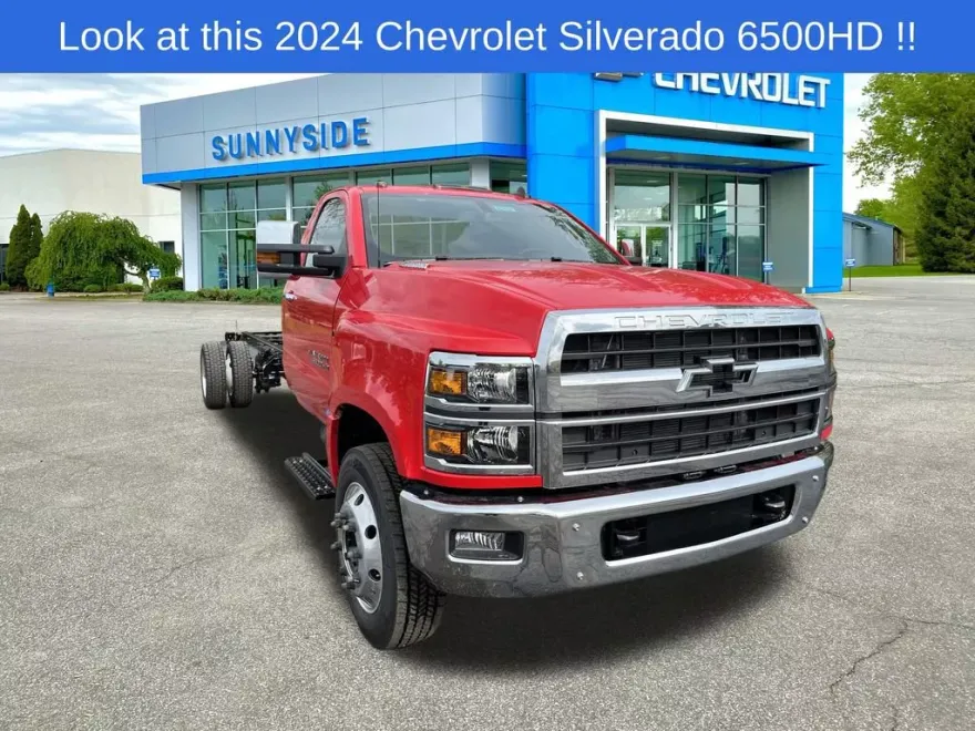 2024 Chevrolet Silverado 6500HD LT photo 1