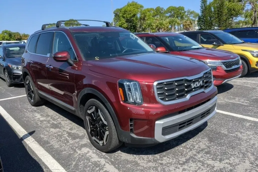 2024 Kia Telluride S photo 1