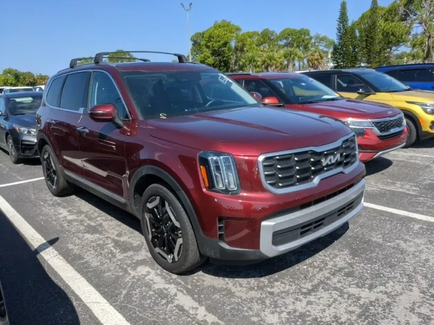 2024 Kia Telluride S photo 1