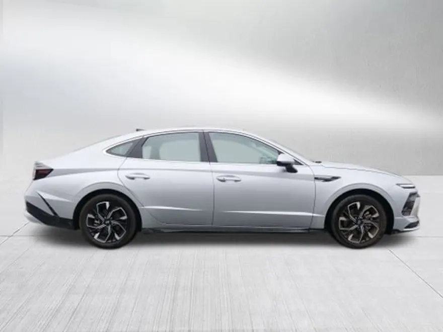 2024 Hyundai Sonata SEL photo 1