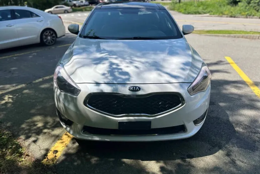 2015 Kia Cadenza Premium photo 1