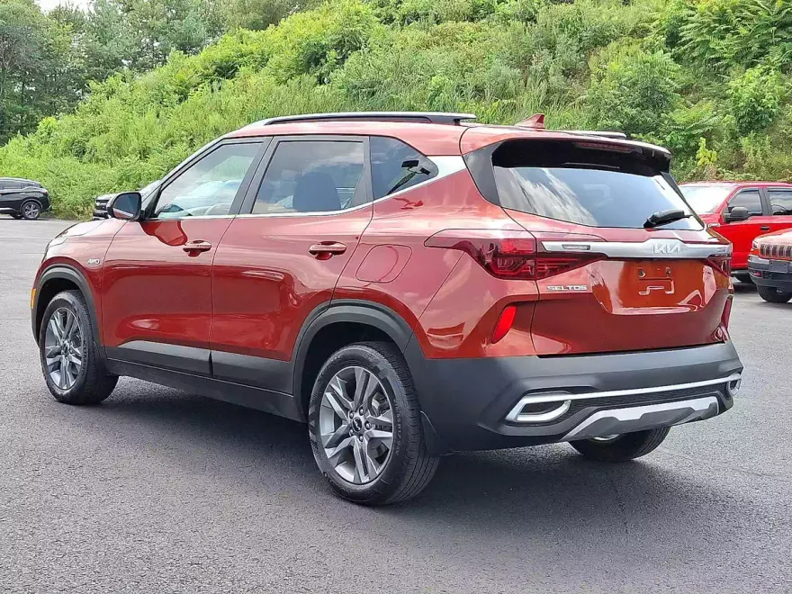 2022 Kia Seltos S photo 1