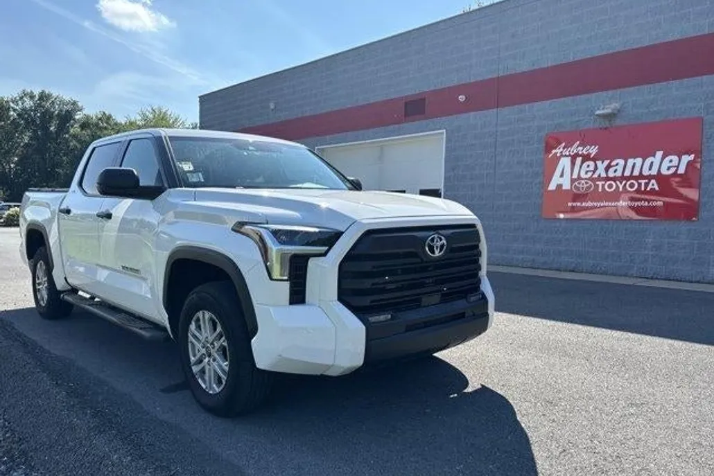 2024 Toyota Tundra SR5 CrewMax photo 1