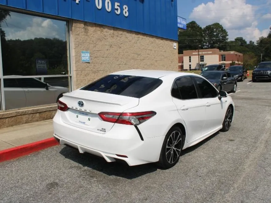 2018 Toyota Camry Hybrid LE photo 1