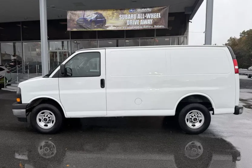 2023 Gmc Savana 2500 Cargo photo 1