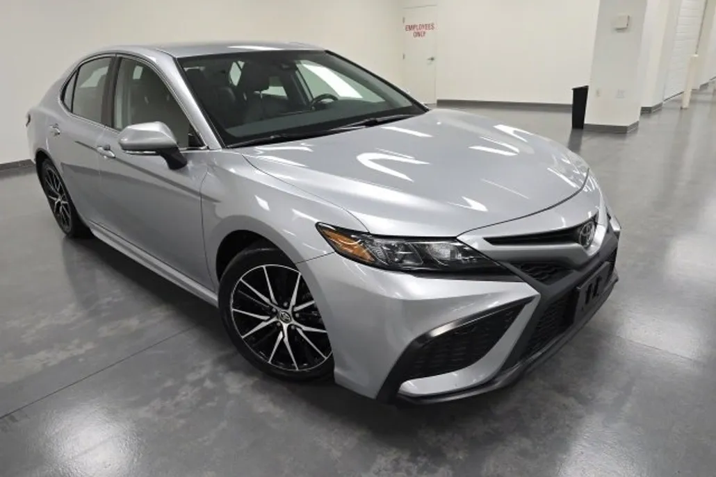 2023 Toyota Camry SE photo 1