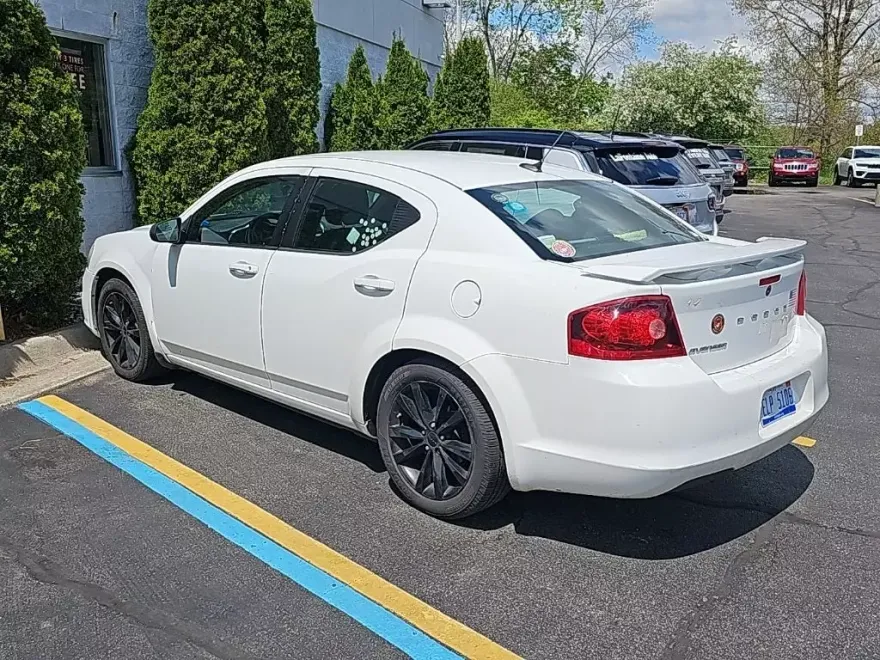 2014 Dodge Avenger SE photo 1