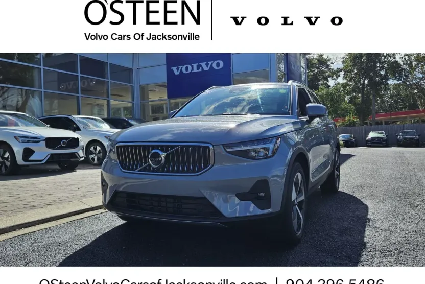 2025 Volvo XC40 Plus photo 1
