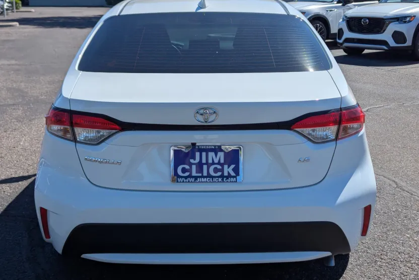 2022 Toyota Corolla LE photo 1