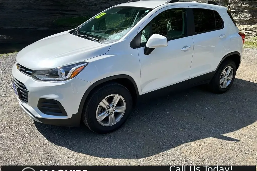 2022 Chevrolet Trax LT photo 1